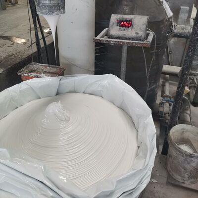 Composto selante de vidro isolante de secagem rápida, reduzindo o tempo de produção e aumentando a eficiência na fabricação de unidades de vidro